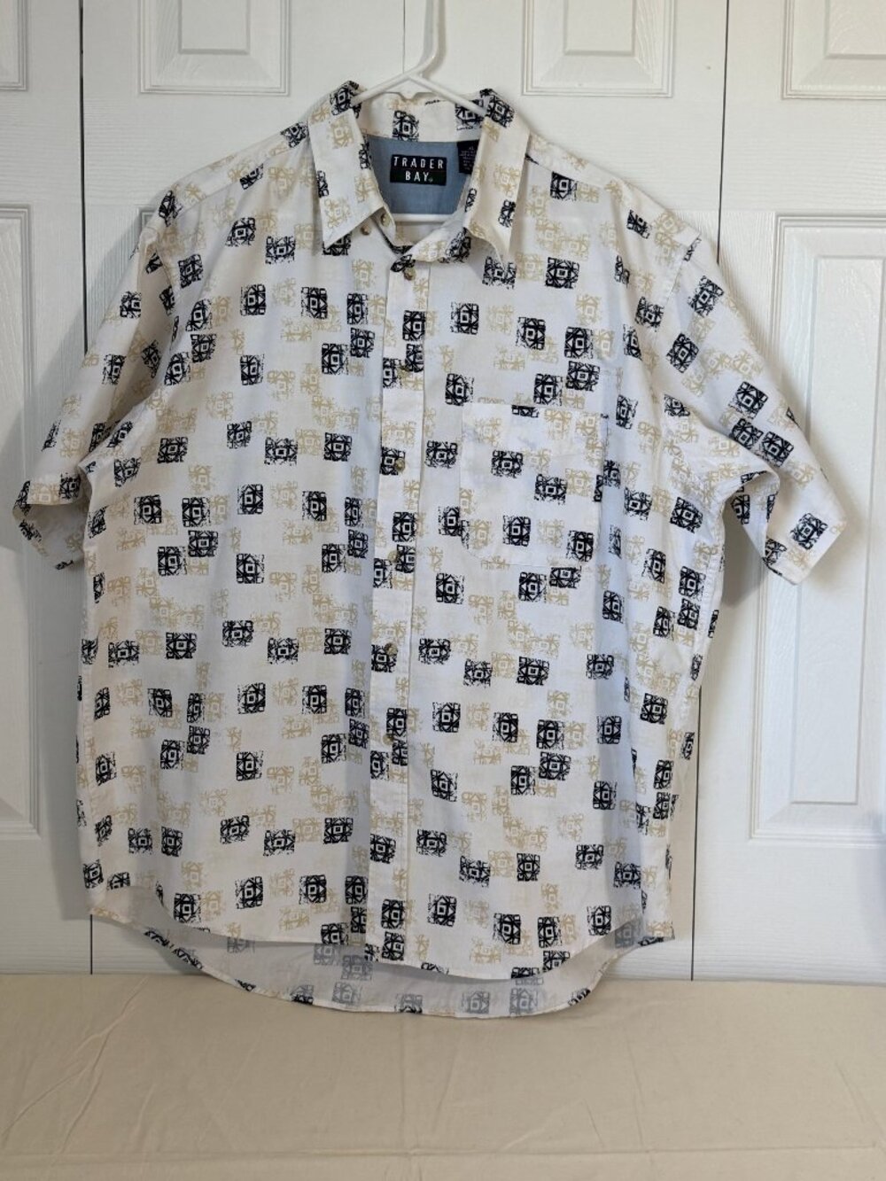 Trader Bay Mens XL Button Down Shirt Geometric Print Camp Shirt 90s Beige Black